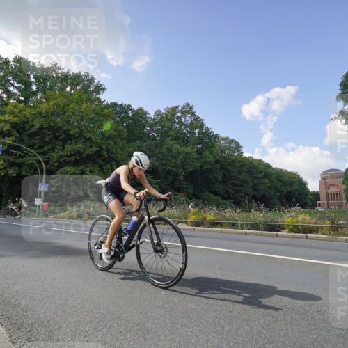 14.09.2025 - Stadtparktriathlon Michael Burmester http://msf.ph/oto/8895799 14.09.2025 13:20:05 Radfahren 1426, 1526, 1571 meine-sportfotos.de