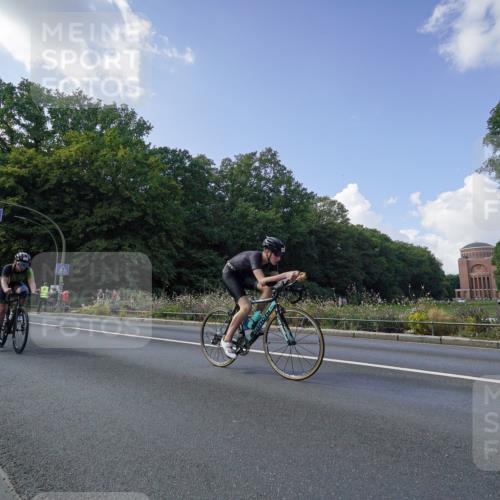 14.09.2025 - Stadtparktriathlon Michael Burmester http://msf.ph/oto/8895860 14.09.2025 13:22:32 Radfahren 1468, 1492, 1536, 1599, 1610 meine-sportfotos.de