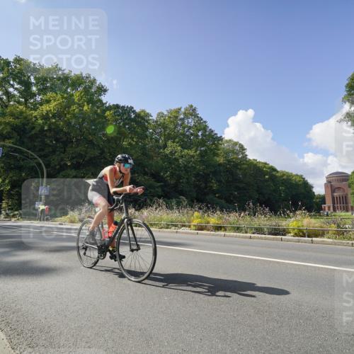 14.09.2025 - Stadtparktriathlon Michael Burmester http://msf.ph/oto/8895905 14.09.2025 13:24:17 Radfahren 1477, 1531 meine-sportfotos.de