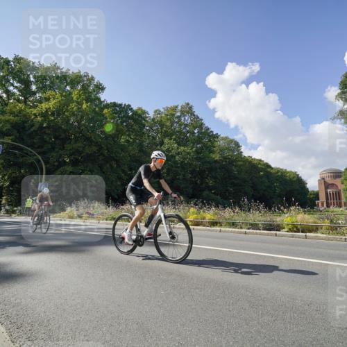 14.09.2025 - Stadtparktriathlon Michael Burmester http://msf.ph/oto/8895974 14.09.2025 13:26:56 Radfahren 1436, 1447, 1448, 1493, 1494, 1526, 1571, 1587, 1589, 1591 meine-sportfotos.de