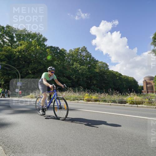 14.09.2025 - Stadtparktriathlon Michael Burmester http://msf.ph/oto/8895999 14.09.2025 13:27:35 Radfahren 1473, 1508, 1576 meine-sportfotos.de