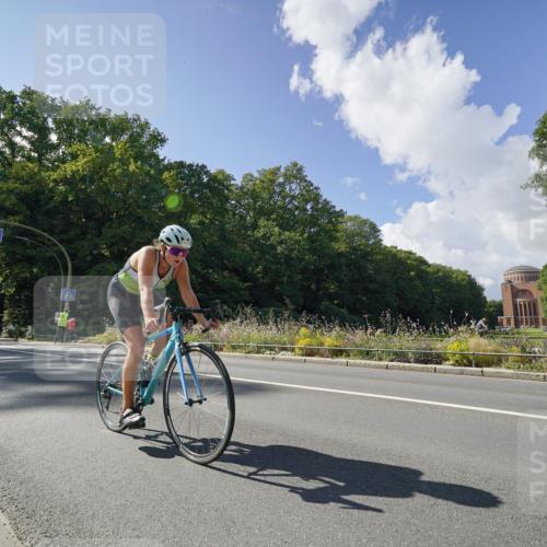 14.09.2025 - Stadtparktriathlon Michael Burmester http://msf.ph/oto/8896045 14.09.2025 13:29:34 Radfahren 1548, 1577 meine-sportfotos.de