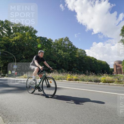 14.09.2025 - Stadtparktriathlon Michael Burmester http://msf.ph/oto/8896065 14.09.2025 13:30:36 Radfahren 1487 meine-sportfotos.de
