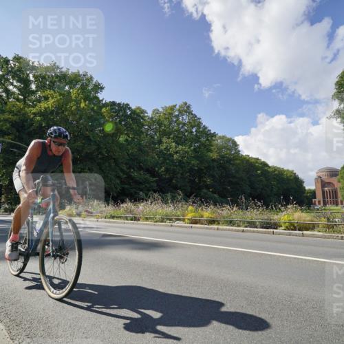 14.09.2025 - Stadtparktriathlon Michael Burmester http://msf.ph/oto/8896069 14.09.2025 13:30:57 Radfahren 1456, 1490, 1520, 1584, 1599 meine-sportfotos.de