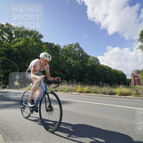 14.09.2025 - Stadtparktriathlon Michael Burmester http://msf.ph/oto/8896076 14.09.2025 13:31:10 Radfahren 1451, 1543, 1545, 1551, 1599 meine-sportfotos.de
