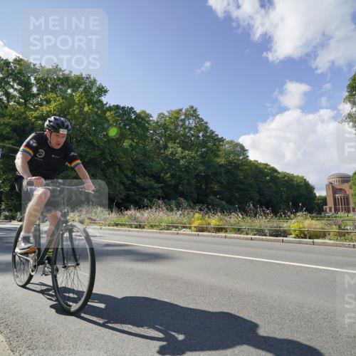 14.09.2025 - Stadtparktriathlon Michael Burmester http://msf.ph/oto/8896095 14.09.2025 13:32:08 Radfahren 1491, 1523, 1570, 1593, 1606 meine-sportfotos.de