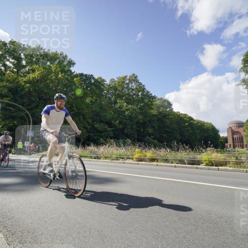 14.09.2025 - Stadtparktriathlon Michael Burmester http://msf.ph/oto/8896104 14.09.2025 13:32:33 Radfahren 1475, 1561, 1597 meine-sportfotos.de