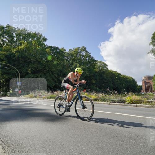 14.09.2025 - Stadtparktriathlon Michael Burmester http://msf.ph/oto/8896177 14.09.2025 13:36:12 Radfahren 1547, 1552 meine-sportfotos.de