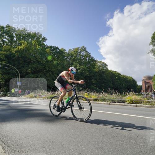 14.09.2025 - Stadtparktriathlon Michael Burmester http://msf.ph/oto/8896184 14.09.2025 13:36:53 Radfahren 1323, 1530, 1548 meine-sportfotos.de