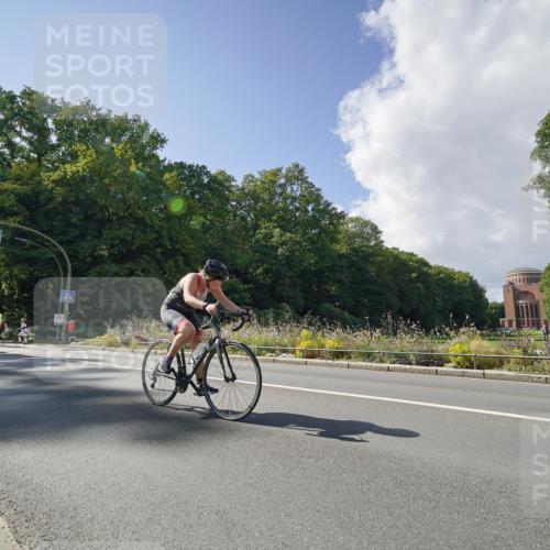 14.09.2025 - Stadtparktriathlon Michael Burmester http://msf.ph/oto/8896203 14.09.2025 13:38:02 Radfahren 1539 meine-sportfotos.de