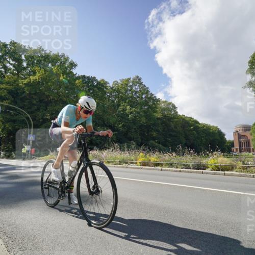 14.09.2025 - Stadtparktriathlon Michael Burmester http://msf.ph/oto/8896218 14.09.2025 13:39:22 Radfahren 1541 meine-sportfotos.de