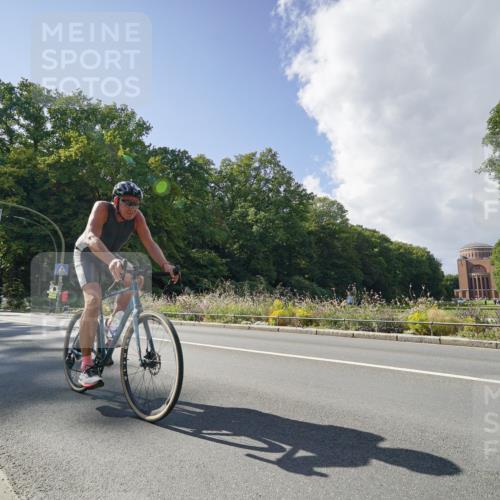 14.09.2025 - Stadtparktriathlon Michael Burmester http://msf.ph/oto/8896222 14.09.2025 13:39:55 Radfahren 1490 meine-sportfotos.de