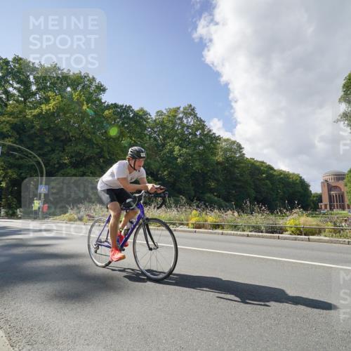 14.09.2025 - Stadtparktriathlon Michael Burmester http://msf.ph/oto/8896224 14.09.2025 13:40:29 Radfahren 1544, 1561 meine-sportfotos.de
