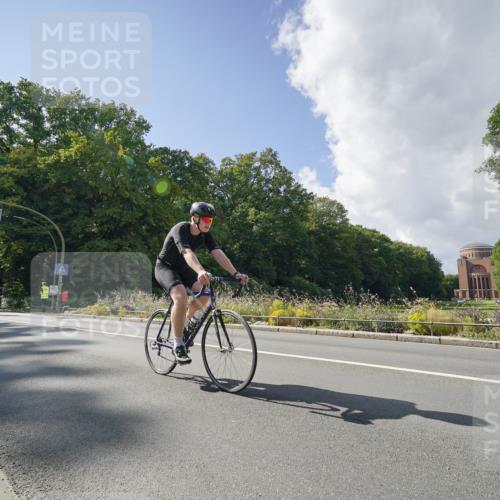 14.09.2025 - Stadtparktriathlon Michael Burmester http://msf.ph/oto/8896225 14.09.2025 13:40:36 Radfahren 1544 meine-sportfotos.de