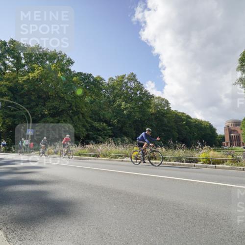 14.09.2025 - Stadtparktriathlon Michael Burmester http://msf.ph/oto/8896226 14.09.2025 13:40:44 Radfahren 1523, 1526 meine-sportfotos.de