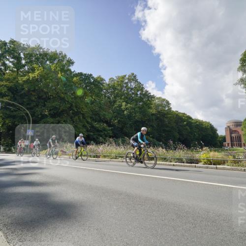 14.09.2025 - Stadtparktriathlon Michael Burmester http://msf.ph/oto/8896228 14.09.2025 13:40:46 Radfahren 1523, 1526 meine-sportfotos.de