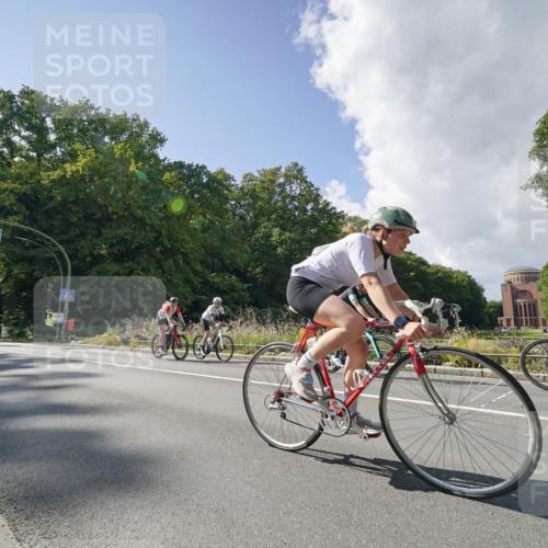 14.09.2025 - Stadtparktriathlon Michael Burmester http://msf.ph/oto/8896231 14.09.2025 13:40:48 Radfahren 1523, 1526 meine-sportfotos.de