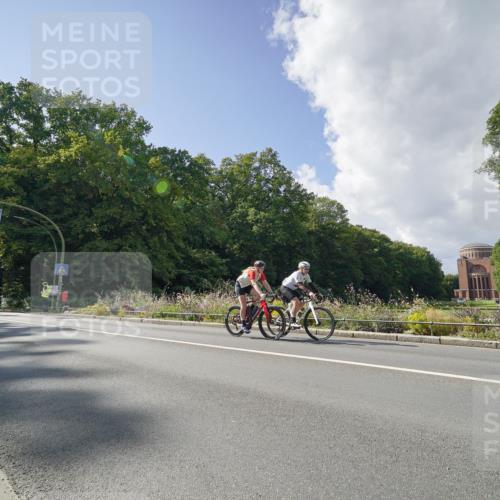14.09.2025 - Stadtparktriathlon Michael Burmester http://msf.ph/oto/8896233 14.09.2025 13:40:48 Radfahren 1523, 1526 meine-sportfotos.de