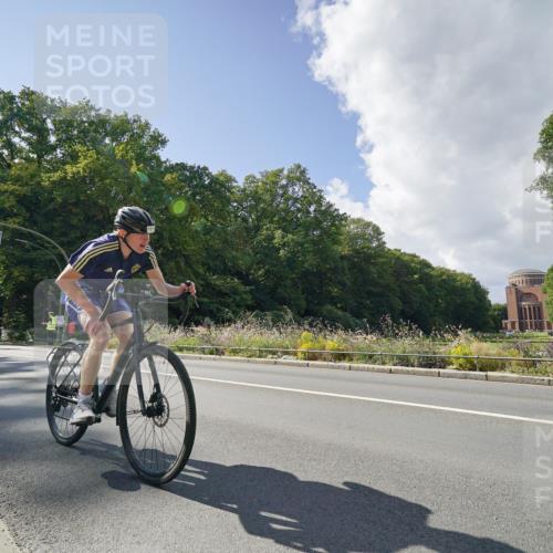 14.09.2025 - Stadtparktriathlon Michael Burmester http://msf.ph/oto/8896235 14.09.2025 13:41:01 Radfahren 1423, 1559 meine-sportfotos.de
