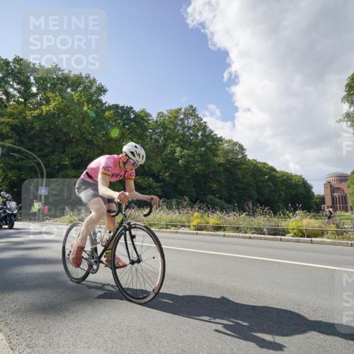 14.09.2025 - Stadtparktriathlon Michael Burmester http://msf.ph/oto/8896245 14.09.2025 13:41:55 Radfahren 1537, 1556, 1557 meine-sportfotos.de