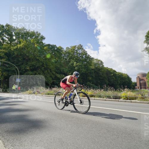 14.09.2025 - Stadtparktriathlon Michael Burmester http://msf.ph/oto/8896248 14.09.2025 13:42:00 Radfahren 1537, 1556, 1557 meine-sportfotos.de