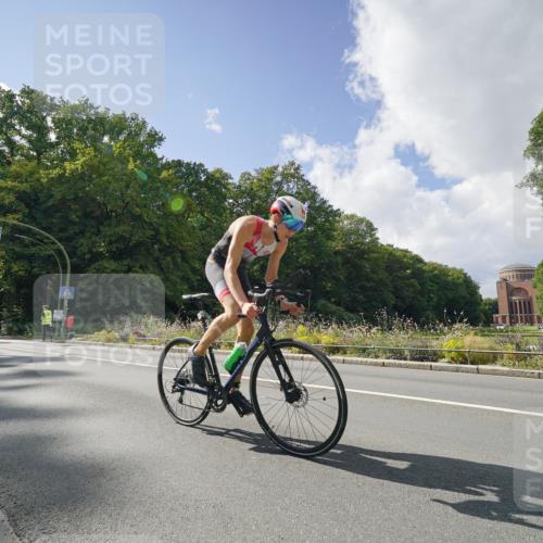 14.09.2025 - Stadtparktriathlon Michael Burmester http://msf.ph/oto/8896266 14.09.2025 13:44:21 Radfahren 1525, 1548 meine-sportfotos.de