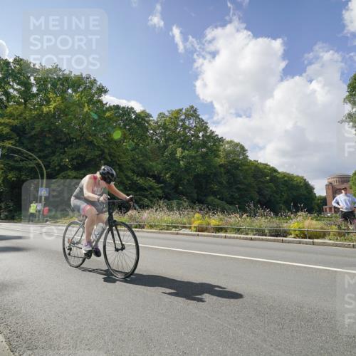 14.09.2025 - Stadtparktriathlon Michael Burmester http://msf.ph/oto/8896335 14.09.2025 13:48:11 Radfahren 1539, 1544 meine-sportfotos.de