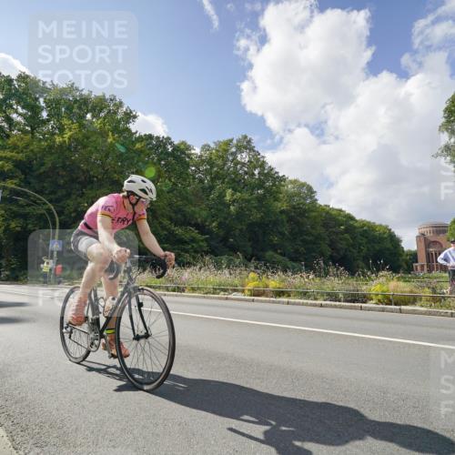 14.09.2025 - Stadtparktriathlon Michael Burmester http://msf.ph/oto/8896341 14.09.2025 13:49:02 Radfahren 1556 meine-sportfotos.de