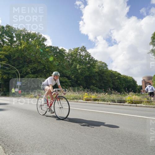14.09.2025 - Stadtparktriathlon Michael Burmester http://msf.ph/oto/8896344 14.09.2025 13:49:40 Radfahren 1523 meine-sportfotos.de