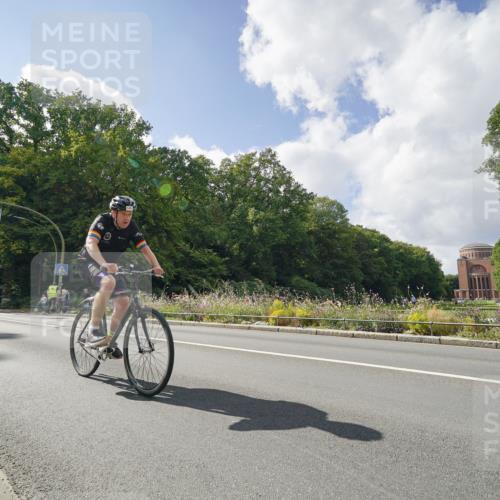14.09.2025 - Stadtparktriathlon Michael Burmester http://msf.ph/oto/8896347 14.09.2025 13:50:33 Radfahren 1491 meine-sportfotos.de
