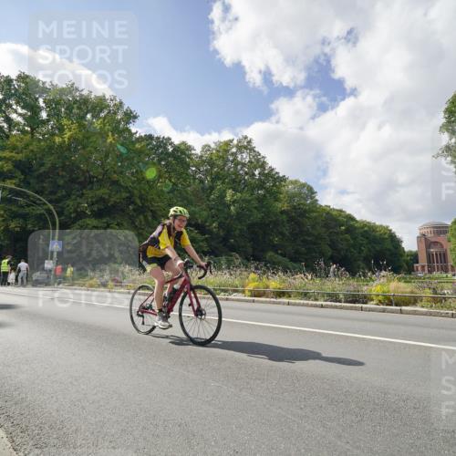 14.09.2025 - Stadtparktriathlon Michael Burmester http://msf.ph/oto/8896348 14.09.2025 13:50:58 Radfahren 1535 meine-sportfotos.de