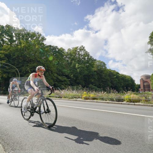 14.09.2025 - Stadtparktriathlon Michael Burmester http://msf.ph/oto/8896362 14.09.2025 13:52:36 Radfahren 1534, 1553, 1650, 1661, 1662, 1663 meine-sportfotos.de
