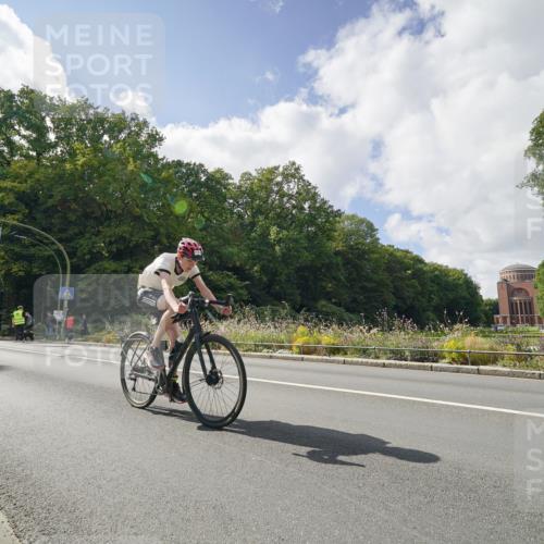 14.09.2025 - Stadtparktriathlon Michael Burmester http://msf.ph/oto/8896366 14.09.2025 13:52:41 Radfahren 1534, 1553, 1650, 1661, 1662, 1663 meine-sportfotos.de