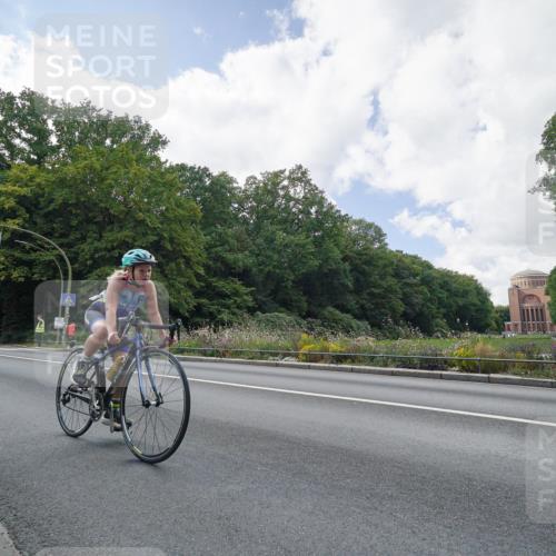 14.09.2025 - Stadtparktriathlon Michael Burmester http://msf.ph/oto/8896387 14.09.2025 13:54:06 Radfahren 1529, 1622, 1641 meine-sportfotos.de