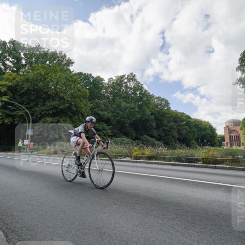 14.09.2025 - Stadtparktriathlon Michael Burmester http://msf.ph/oto/8896398 14.09.2025 13:54:33 Radfahren 1624, 1628, 1683, 1688 meine-sportfotos.de