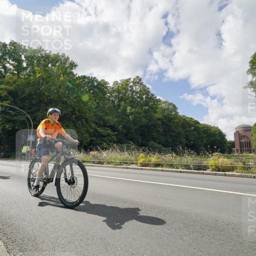 14.09.2025 - Stadtparktriathlon Michael Burmester http://msf.ph/oto/8896404 14.09.2025 13:55:15 Radfahren 1675, 1676, 1689 meine-sportfotos.de