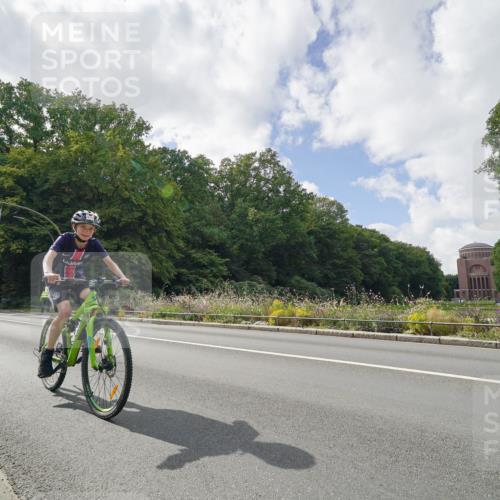 14.09.2025 - Stadtparktriathlon Michael Burmester http://msf.ph/oto/8896409 14.09.2025 13:55:55 Radfahren 1572, 1635, 1674 meine-sportfotos.de