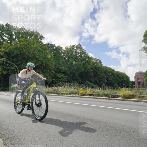 14.09.2025 - Stadtparktriathlon Michael Burmester http://msf.ph/oto/8896410 14.09.2025 13:55:58 Radfahren 1572, 1635, 1674 meine-sportfotos.de