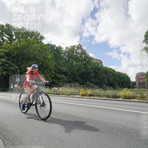 14.09.2025 - Stadtparktriathlon Michael Burmester http://msf.ph/oto/8896411 14.09.2025 13:56:01 Radfahren 1572, 1635 meine-sportfotos.de