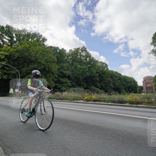 14.09.2025 - Stadtparktriathlon Michael Burmester http://msf.ph/oto/8896417 14.09.2025 13:57:34 Radfahren 1666 meine-sportfotos.de