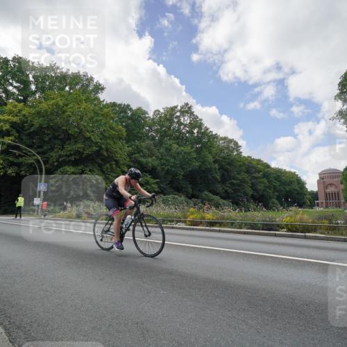 14.09.2025 - Stadtparktriathlon Michael Burmester http://msf.ph/oto/8896421 14.09.2025 13:58:30 Radfahren 1528, 1539 meine-sportfotos.de