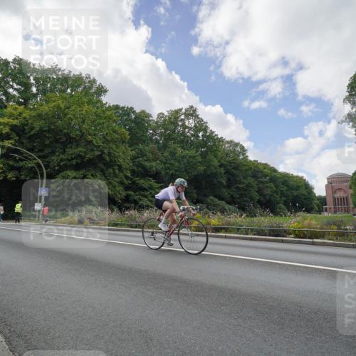 14.09.2025 - Stadtparktriathlon Michael Burmester http://msf.ph/oto/8896423 14.09.2025 13:58:50 Radfahren 1523 meine-sportfotos.de