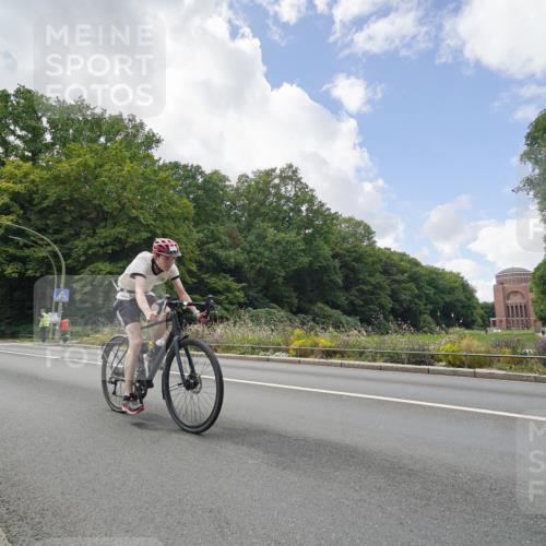 14.09.2025 - Stadtparktriathlon Michael Burmester http://msf.ph/oto/8896428 14.09.2025 14:01:43 Radfahren 1553 meine-sportfotos.de