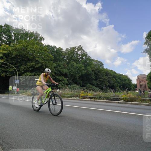 14.09.2025 - Stadtparktriathlon Michael Burmester http://msf.ph/oto/8896430 14.09.2025 14:04:34 Radfahren 1529 meine-sportfotos.de
