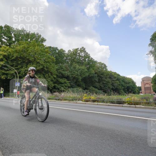 14.09.2025 - Stadtparktriathlon Michael Burmester http://msf.ph/oto/8896436 14.09.2025 14:08:06 Radfahren 1422 meine-sportfotos.de
