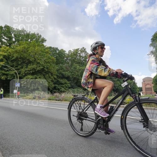 14.09.2025 - Stadtparktriathlon Michael Burmester http://msf.ph/oto/8896437 14.09.2025 14:08:06 Radfahren 1422 meine-sportfotos.de