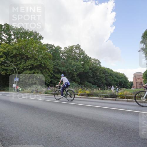 14.09.2025 - Stadtparktriathlon Michael Burmester http://msf.ph/oto/8896438 14.09.2025 14:11:51 Radfahren  meine-sportfotos.de