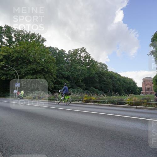 14.09.2025 - Stadtparktriathlon Michael Burmester http://msf.ph/oto/8896442 14.09.2025 14:13:54 Radfahren  meine-sportfotos.de