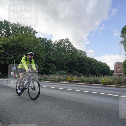 14.09.2025 - Stadtparktriathlon Michael Burmester http://msf.ph/oto/8896444 14.09.2025 14:15:22 Radfahren  meine-sportfotos.de