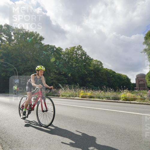 14.09.2025 - Stadtparktriathlon Michael Burmester http://msf.ph/oto/8896457 14.09.2025 14:24:56 Radfahren 1700, 1706, 1730, 1738, 1752, 1760, 1763, 1772 meine-sportfotos.de
